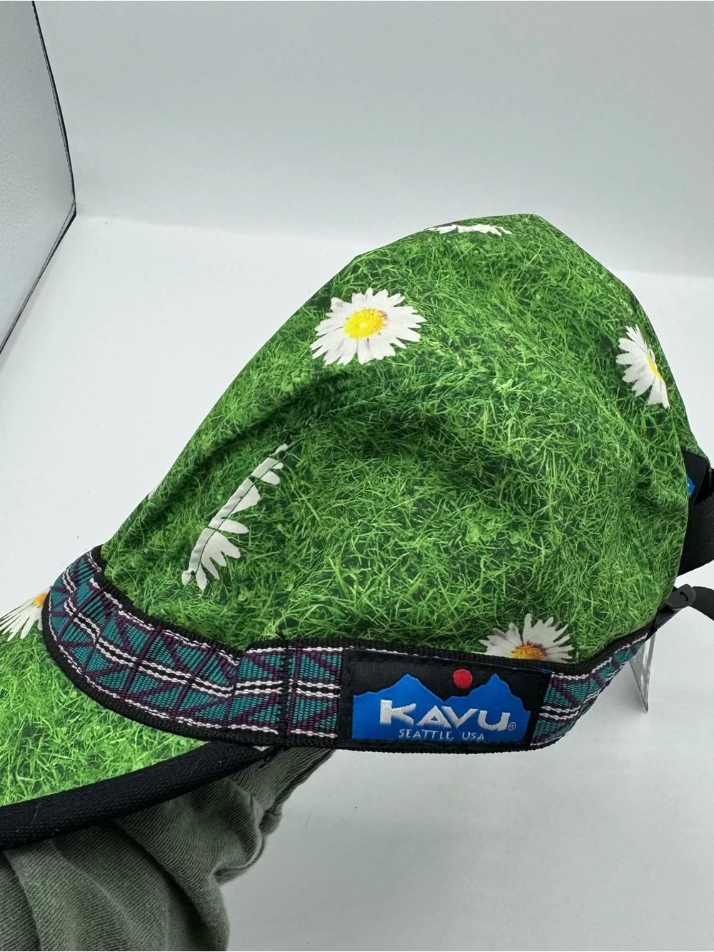 KAVU Strap Back Hat Size Large Daisies Green Floral Grass Made in USA NWT